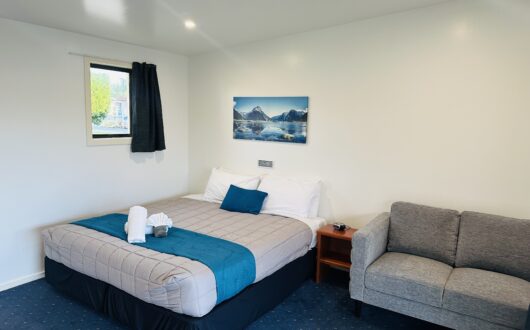 🌿 Studio Motels – Modern Comfort for Two (King Bed only)