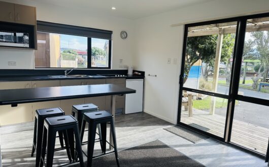 🏡 2 Bedroom Motel Unit (Sleeps 5)