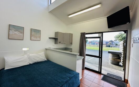🚿 Ensuite Unit – (Sleeps up to 4)